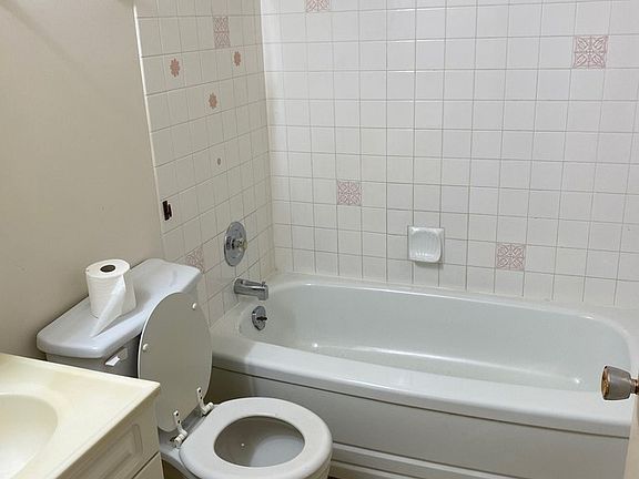 3rd image of 1718 Henderson Lake Blvd S #302
