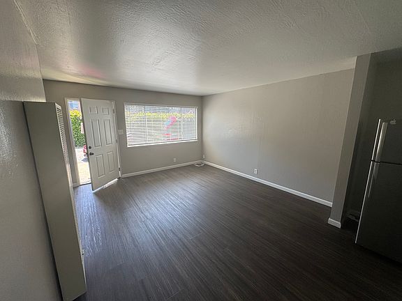 4th image of 22036 Arbor Ave #2