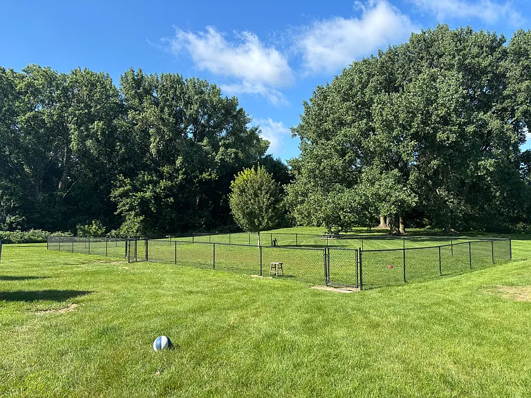 Plymouth Commons — Photo 3