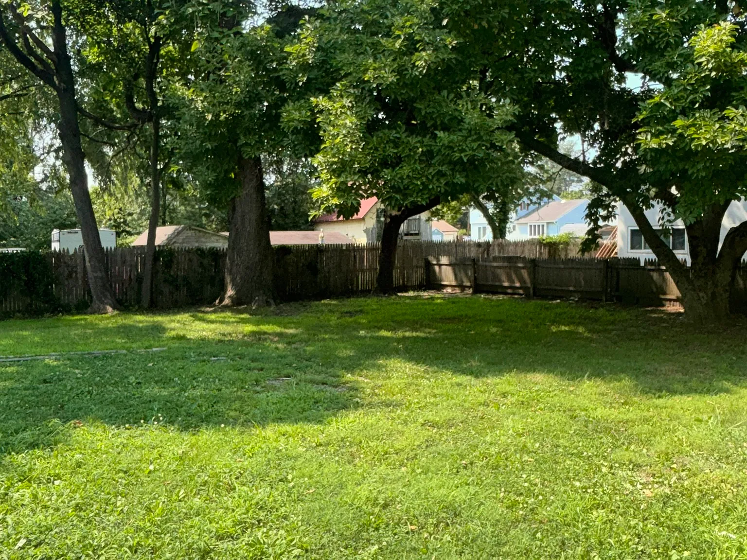 4 bed, 1.5 bath, 1750 sqft, $2,400 — Photo 2