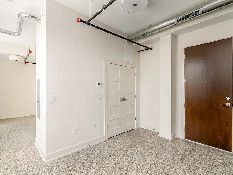 875 Michigan Ave — Photo 7