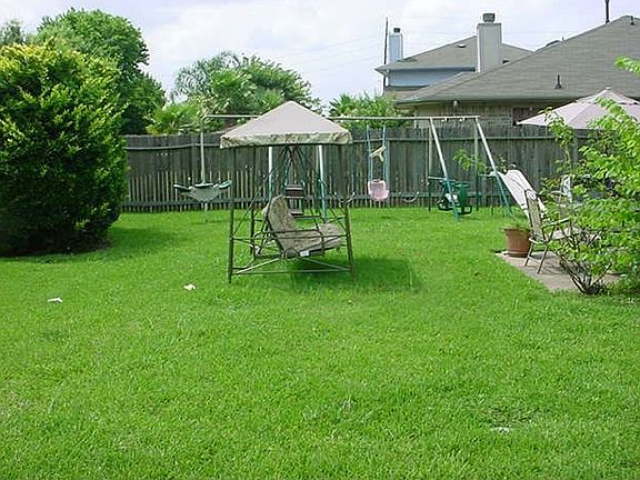 4th image of 8154 Brentford Dr