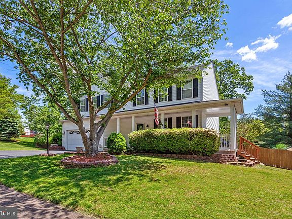 3rd image of 15559 Bloomfield Dr