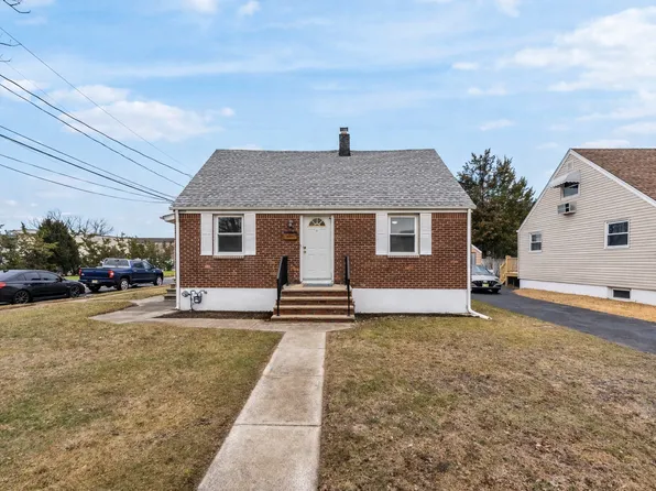 9 Mill St, Elmwood Park, NJ 07407