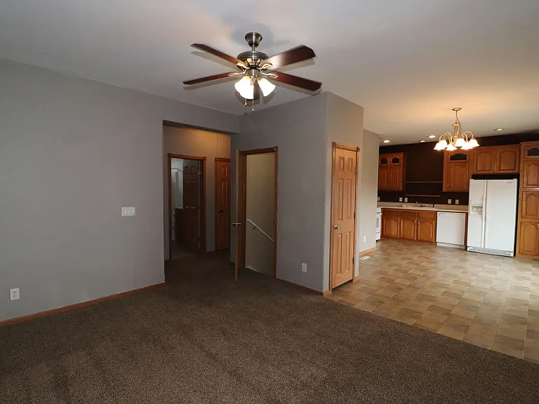 2116 Thompson Dr — Photo 18