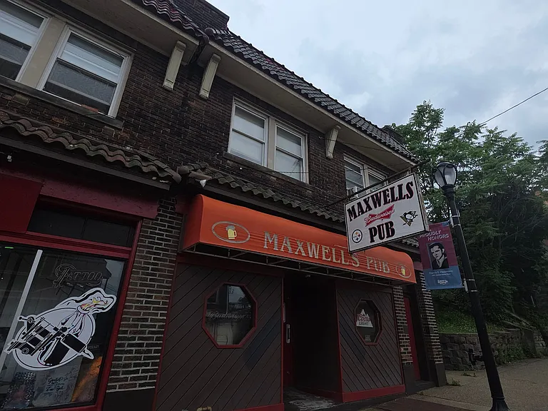 517 Brownsville Rd — Photo 2