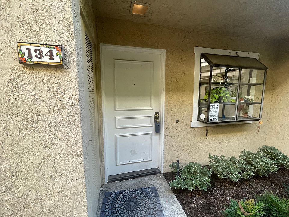 Ground level front entrance