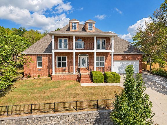 3rd image of 309 Summerwood Drive