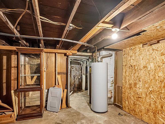 21st image of 2814 E Walnut St