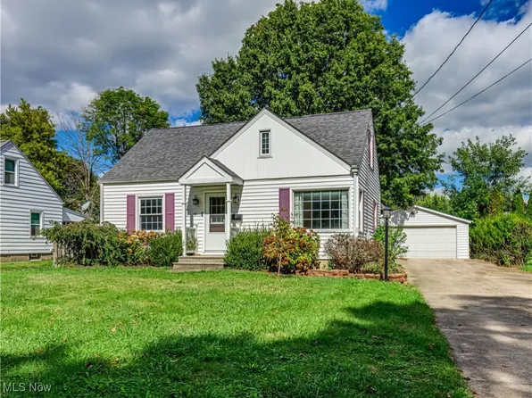 95 Outlook Dr, Tallmadge, OH 44278