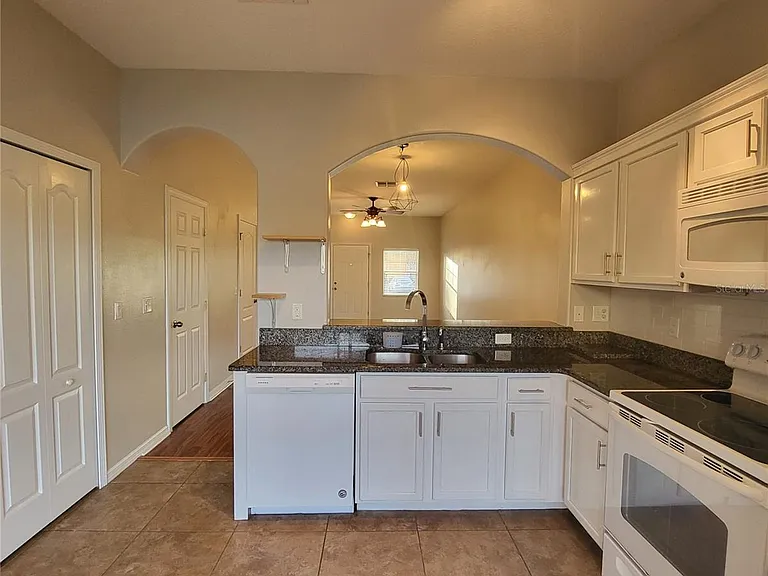 4060 Winding Vine Dr — Photo 9