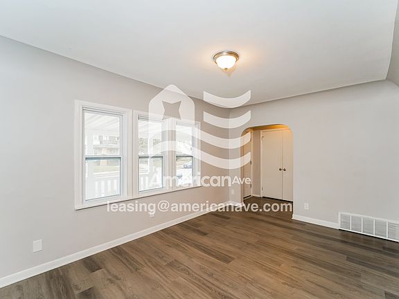 699719_003_wm_-_living_room_13458141.jpg