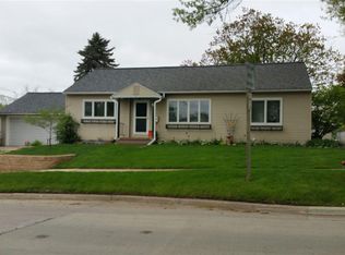 5 8th Ave NW, Oelwein, IA 50662
