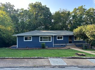 810 Cherokee Ln #B, Signal Mountain, TN 37377