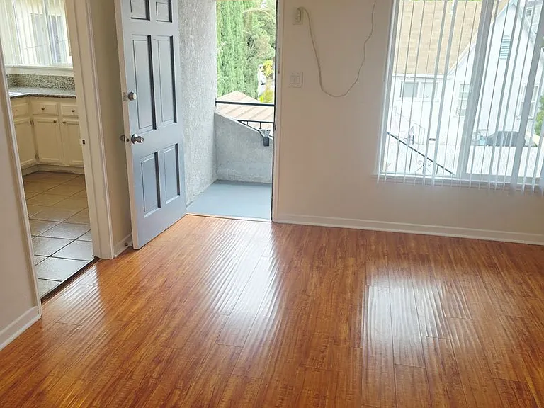 1056 Linden Ave — Photo 4