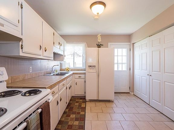 4th image of 3 Rockland Dr