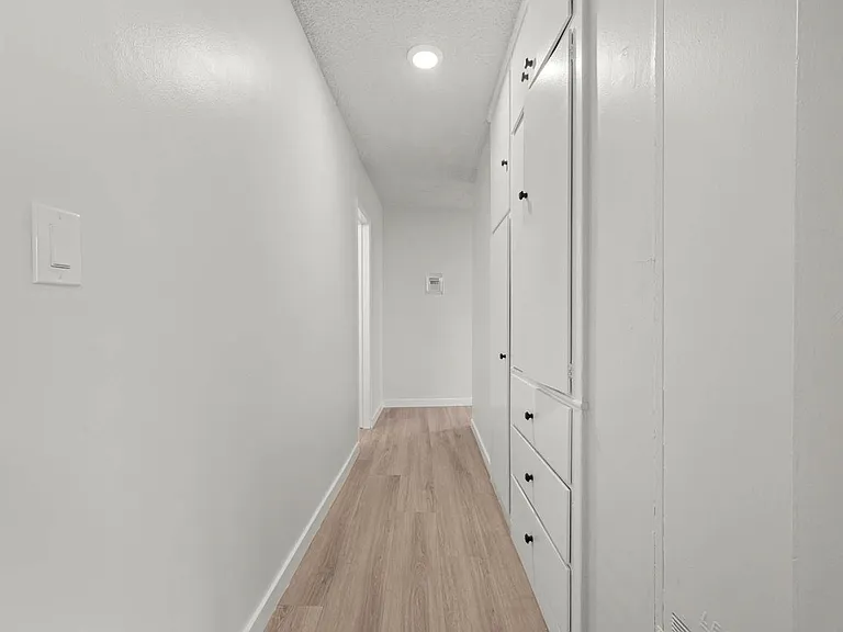 3907 Roxanne Ave #6 — Photo 11