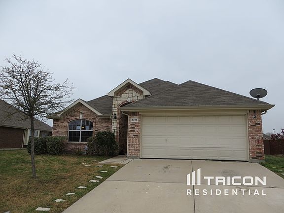2nd image of 1319 Lake Forest Dr