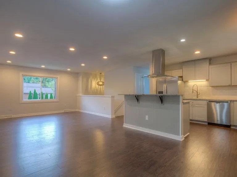 5822 Merriman Rd — Photo 8