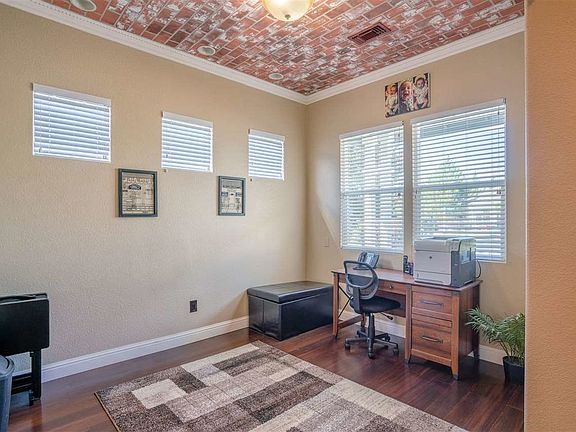 4th image of 2619 Chaucer St