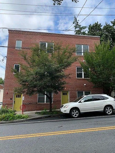 2 bed, 960 sqft, $2,000 — Photo 1