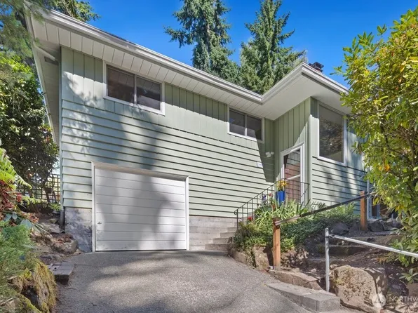 11811 33rd Avenue NE, Seattle, WA 98125