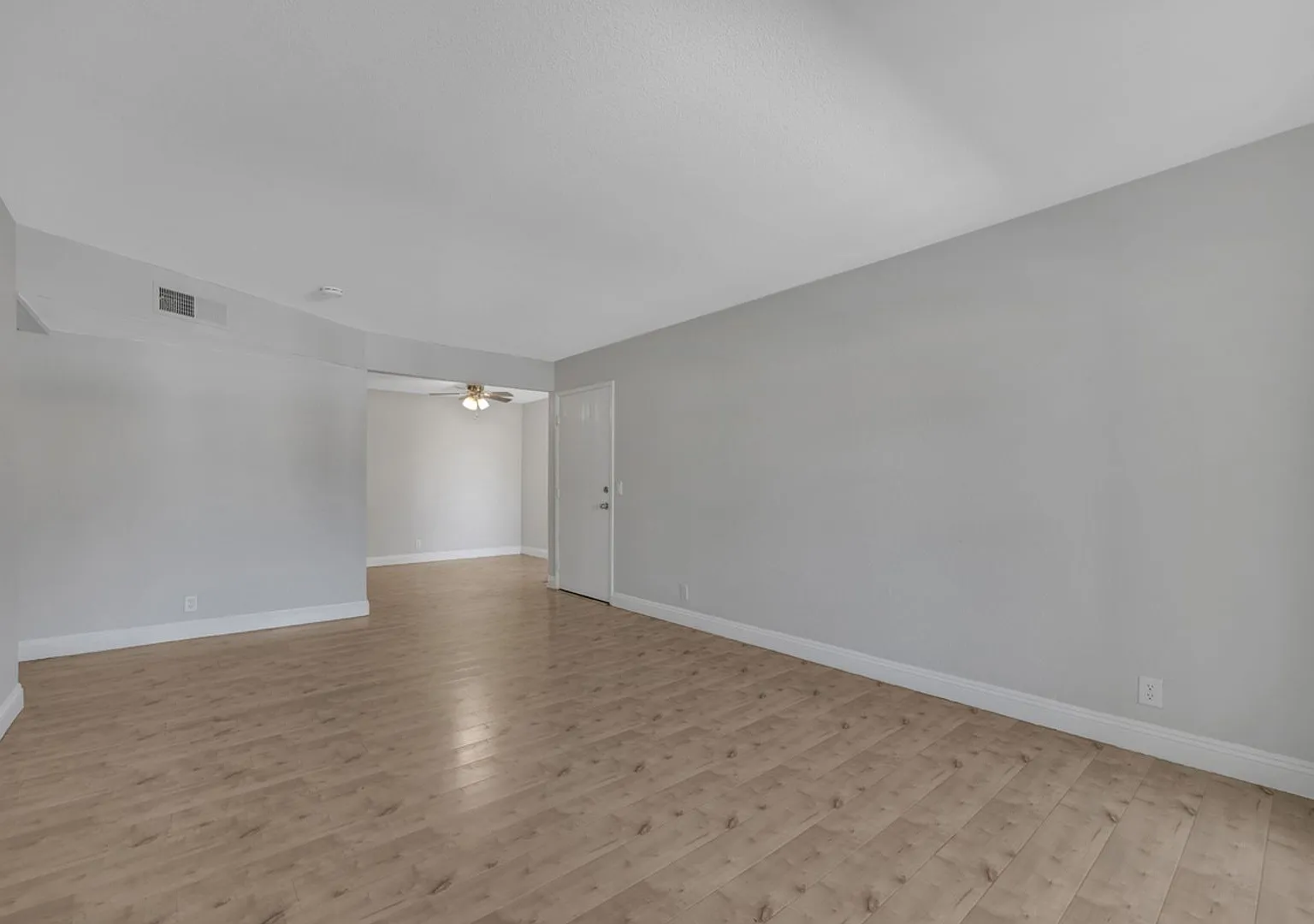 Upgraded 2 bedroom in gated community — Photo 4