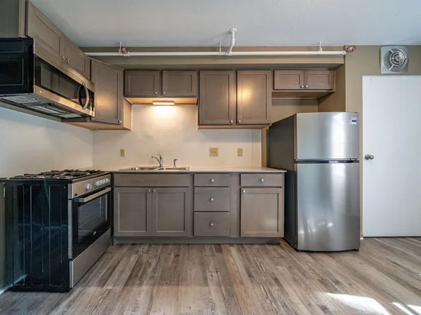 Spring Move-In Event at 300 Shelbourne | SAVE $360