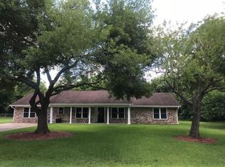 115 Stucker Ln, West Columbia, TX 77486