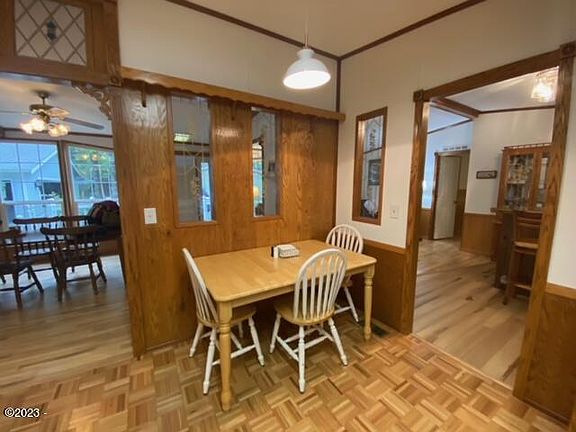 5th image of 221 SE 143rd St