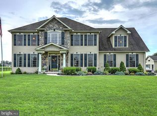 33 Crosswinds Dr, Littlestown, PA 17340