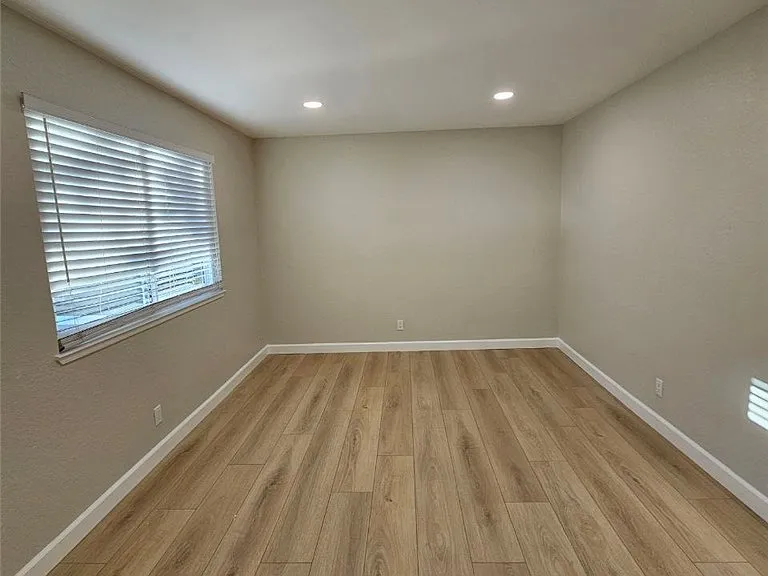 16630 Shenandoah Ave — Photo 14