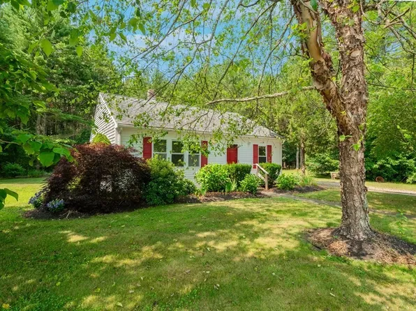372 Lucy Little Rd, Dartmouth, MA 02747