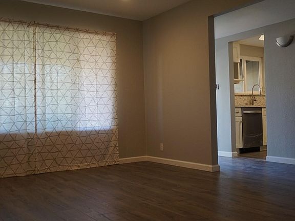3rd image of 2091 Minto Dr