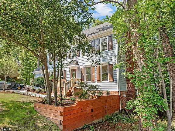 2nd image of 5 Kings Grant Ct