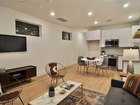3rd image of 2709 E 5th St #1302