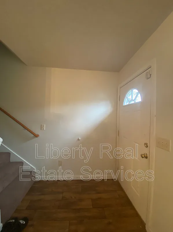 Colonial Park Condos — Photo 2