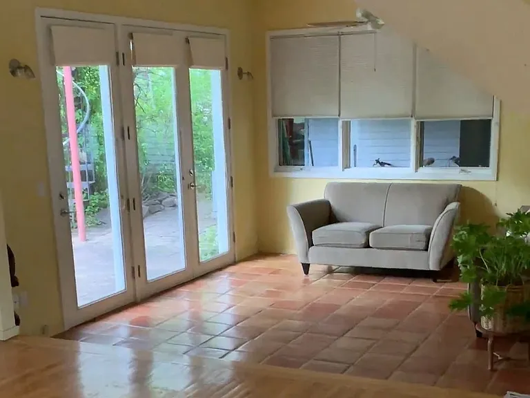 2400 Topaz Dr — Photo 2