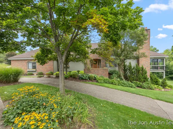 875 Cascade Hills East Dr SE, Grand Rapids, MI 49546