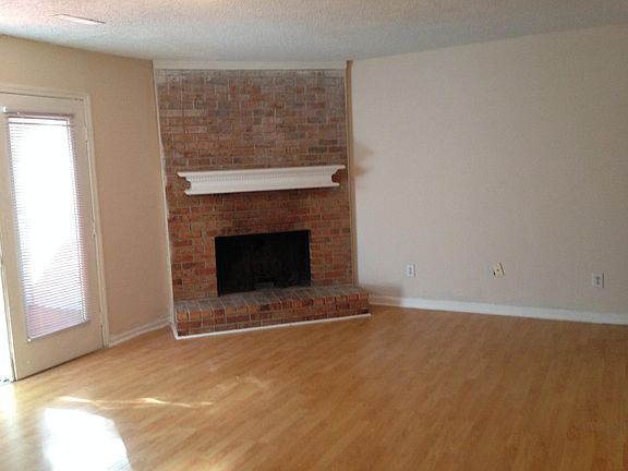 3rd image of 1419 Twin Branches Cir SE