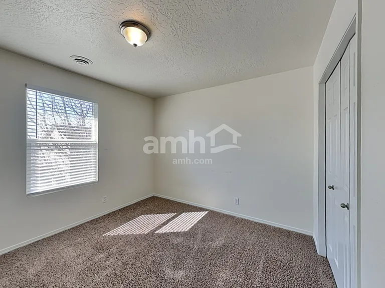 895 E Folgado Ct — Photo 24