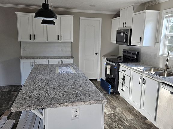 5th image of 3275 Country Manor St E