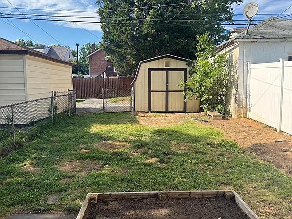 4th image of 2139 Cleveland Ave