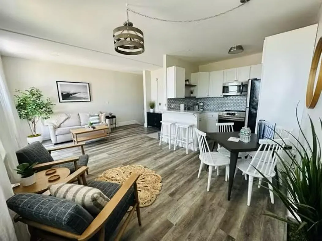 20 Pine St — Photo 1