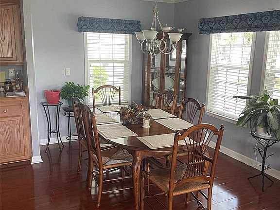 4th image of 1881 SW 83rd Avenue