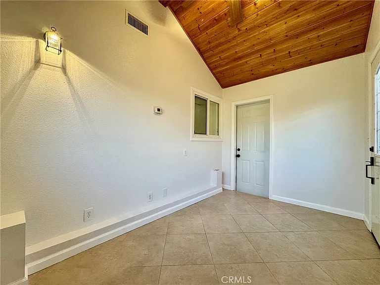 18572 Avolinda Dr — Photo 43