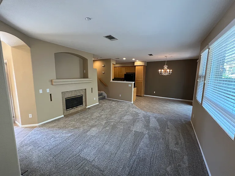 1617 Hope St — Photo 6