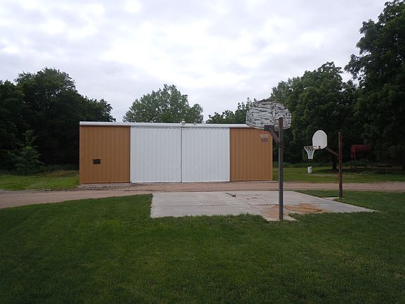frt view bldg & b-ball crt