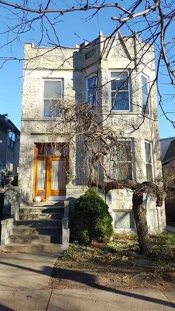 2111 N Kedzie Blvd #1F