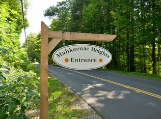 18 Mahkeenac Heights Rd, Stockbridge, MA 01262